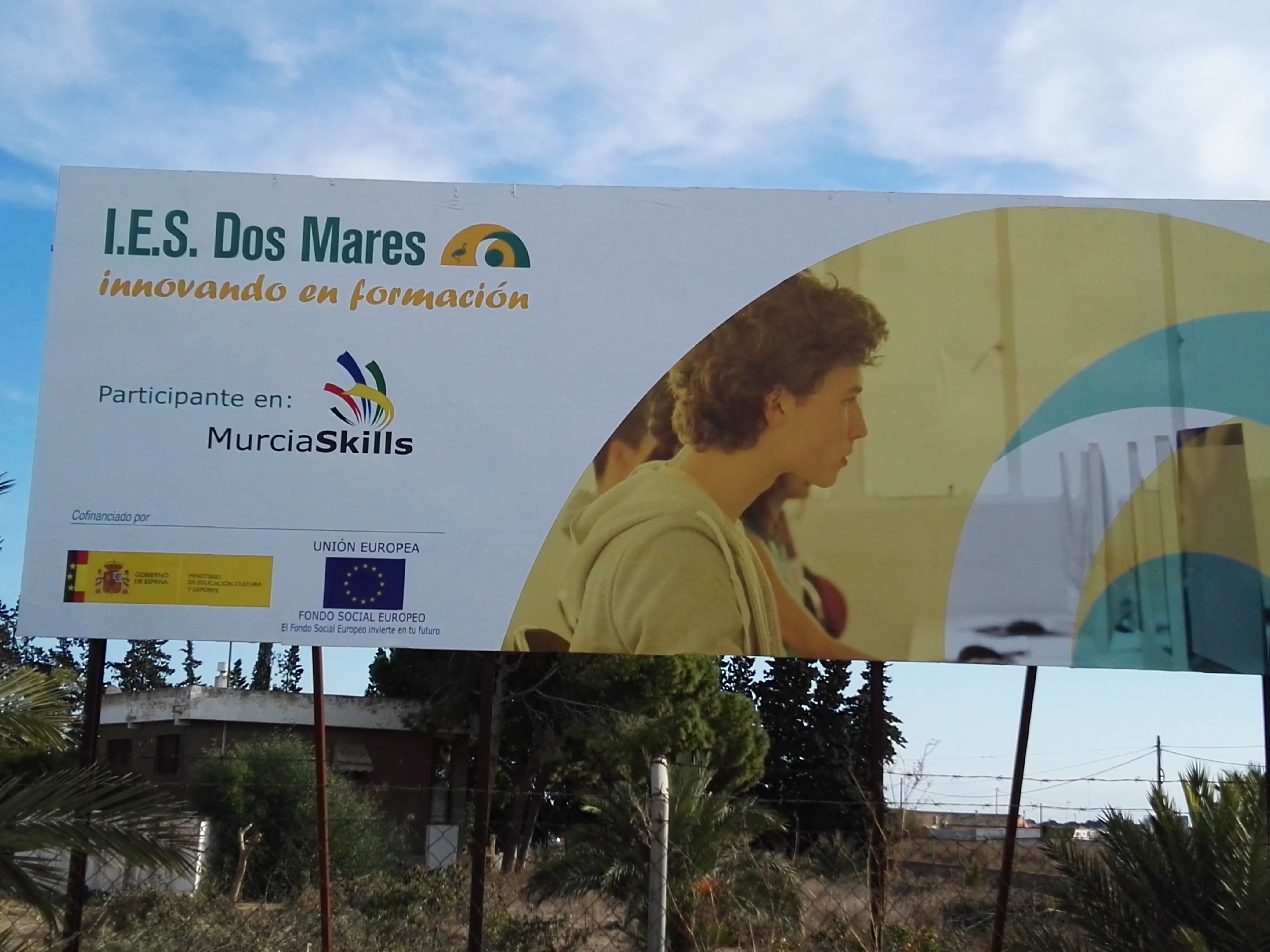 Valla publicitaria con motivo de la participación del I.E.S. Dos Mares en MurciaSkills.